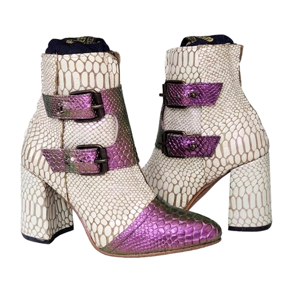 FREEBIRD BY STEVEN JOEY WHITE PEARL HOLOGRAM IRIDESCENT SNAKE CUSTOM BOOTIES - Picture 2 of 16